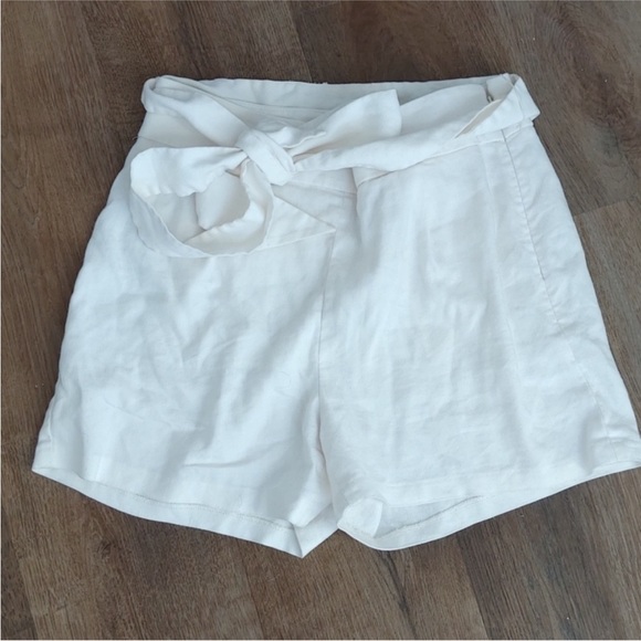 High waisted white shorts - Picture 1 of 3